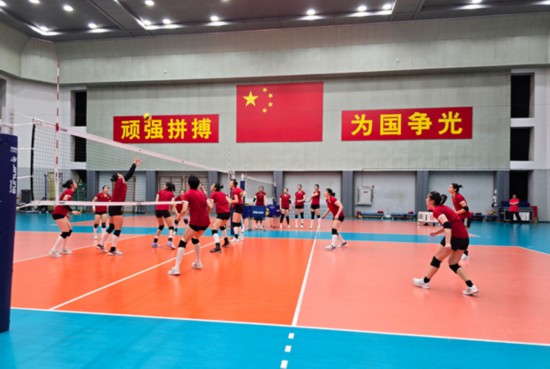 4月28日，新一届中国女排进行训练。人民网记者 胡雪蓉摄