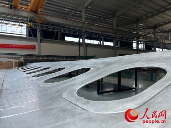 飞机蒙皮。人民网记者 王波摄