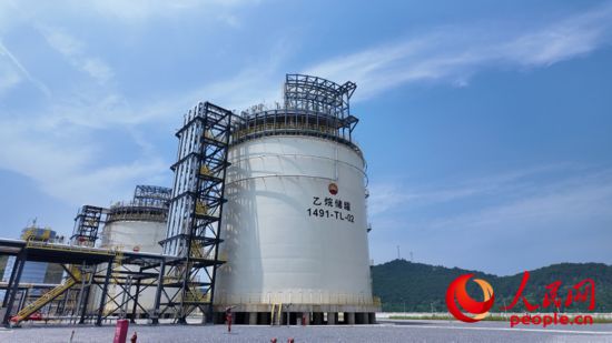 盐亭天然气处理厂乙烷储罐。实习生张皓馨摄