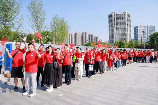 蓉城红·畅行成都：一场献给城市建设者的看台礼遇(图5)
